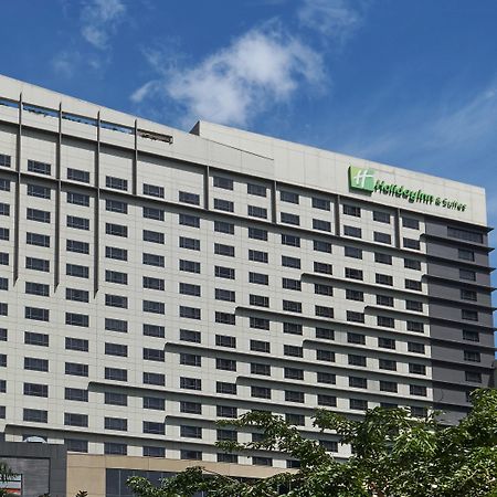 Holiday Inn & Suites Makati By Ihg Makati City Exterior foto Holiday Inn Express in Cebu, Philippines