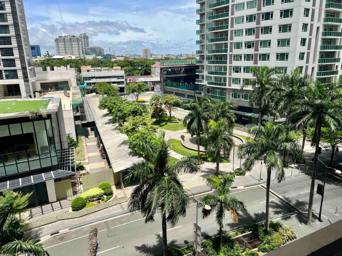 Holiday Inn & Suites Makati By Ihg Makati City Exterior foto Rockwell Center