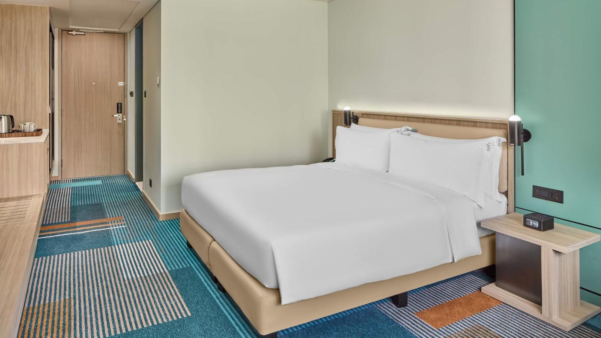 Holiday Inn & Suites Makati By Ihg Makati City Exterior foto